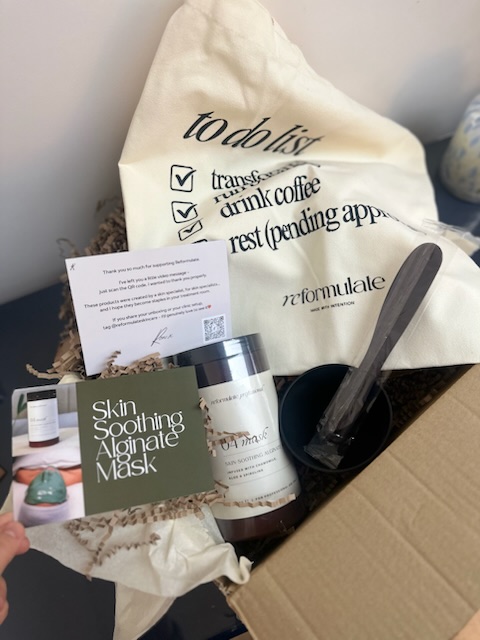 Reformulate skincare gift set with Skin Soothing Alginate Mask and a branded cotton tote bag